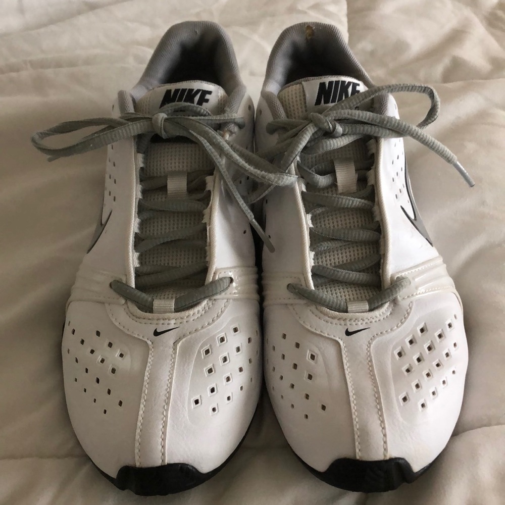 Size 9 white nike REAX tennis shoes